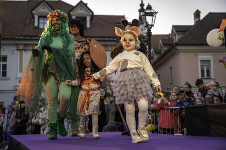 Pustno rajanje v Kamniku se začenja s kurenti in nadaljuje s kamniškim karnevalom (16)